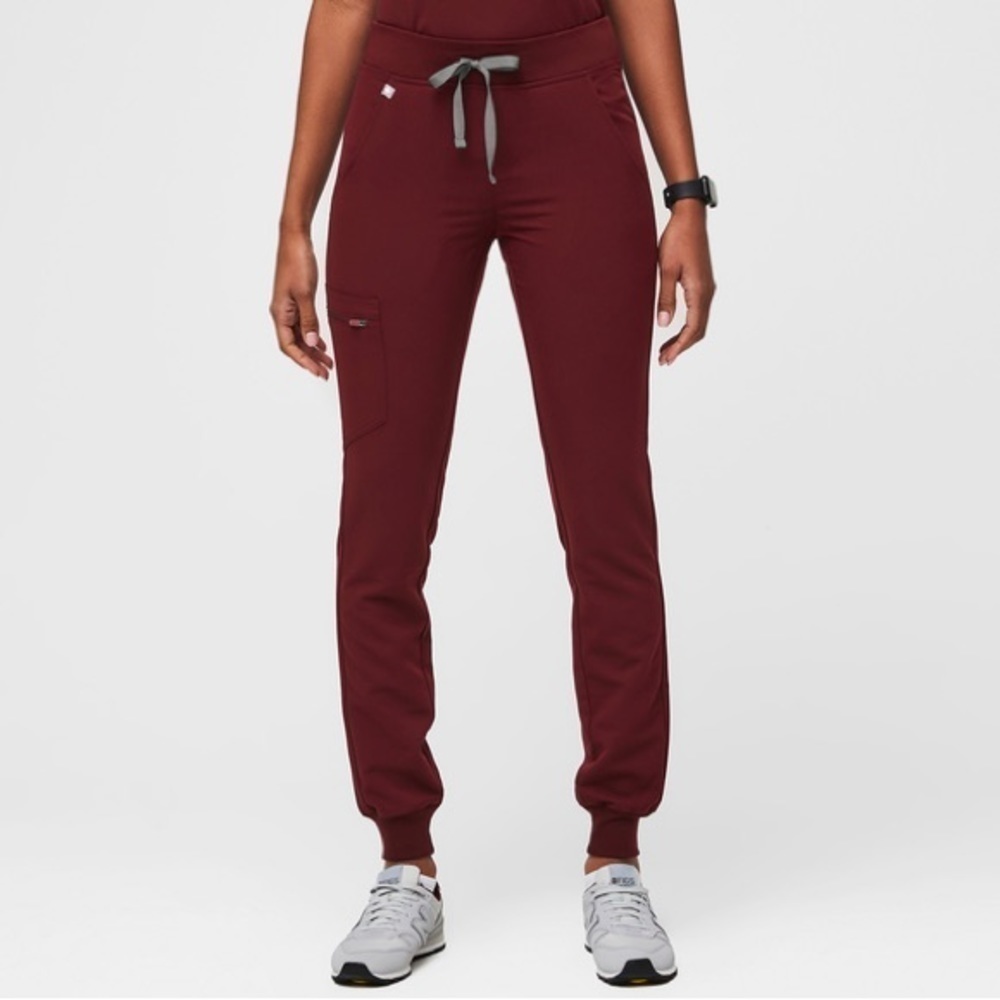 FIGS Zamora™ Jogger Scrub Pants in Burgundy Womens Size XXS Nurse Nursing